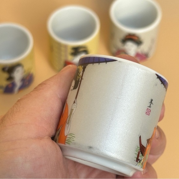 Japanese Geisha Woman In Kimono Sake Tea Cup Set of 4 - Picture 5 of 10